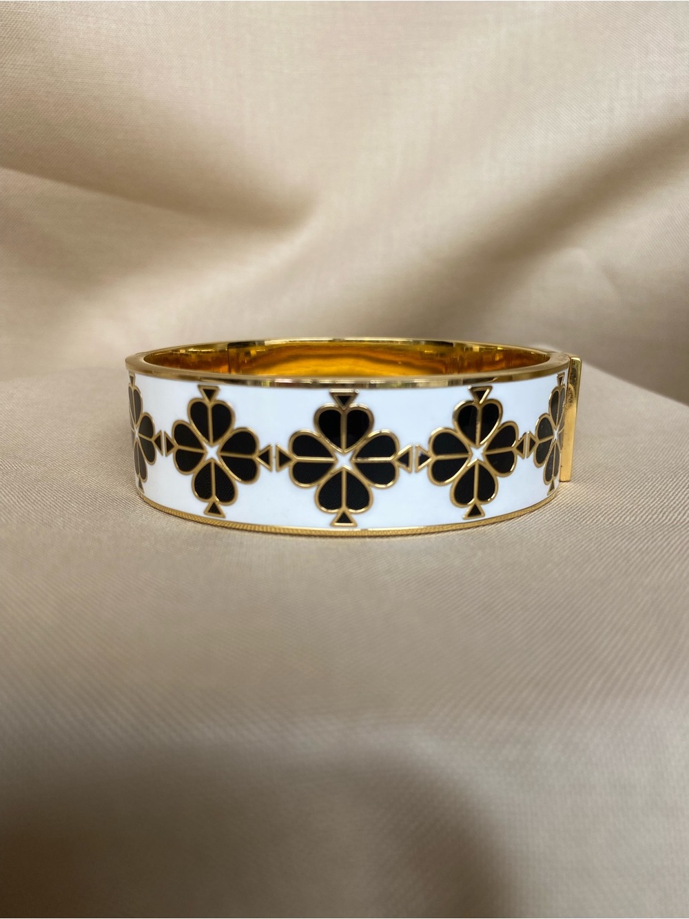 Kate Spade Heritage Spade Hinged Bangle